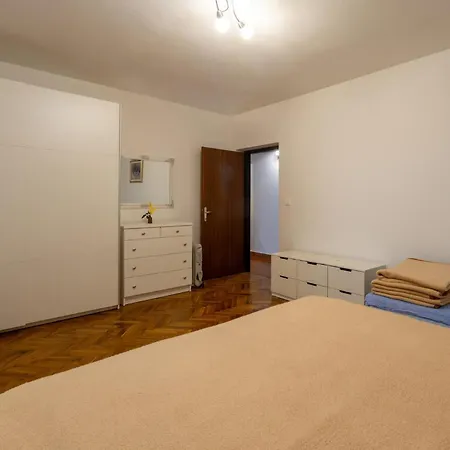 Апартаменти Pet Friendly Apartment In Porec With Wifi